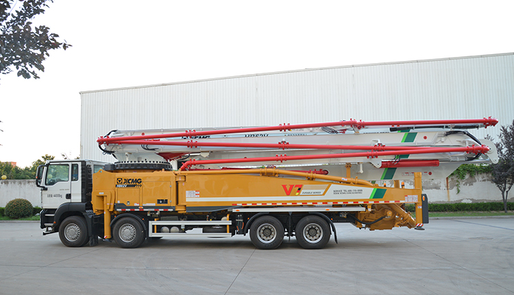 XCMG new concrete pump truck HB62V China 62m concrete pump truck with sitrak chassis price